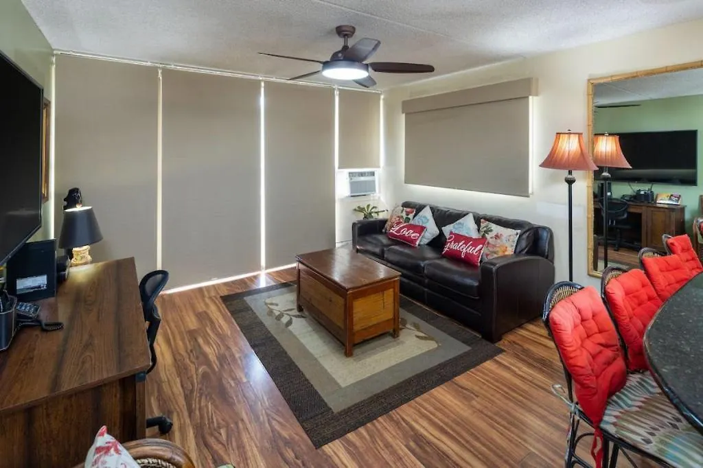 Heart Of Waikiki,1Bdrm,Free Parking, Wifi,No Resort Fees,Youtube,Netflix ! Honolulu Holiday home