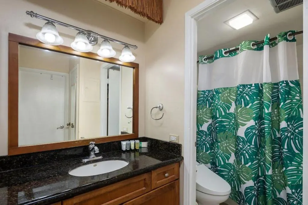 Heart Of Waikiki,1Bdrm,Free Parking, Wifi,No Resort Fees,Youtube,Netflix ! Honolulu Holiday home