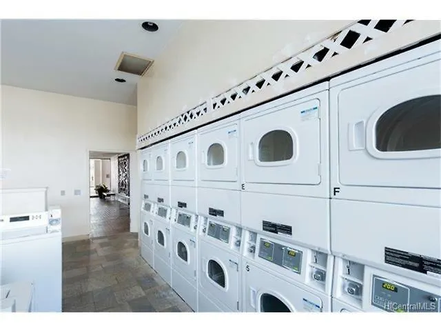 Holiday home Heart Of Waikiki,1Bdrm,Free Parking, Wifi,No Resort Fees,Youtube,Netflix ! Honolulu