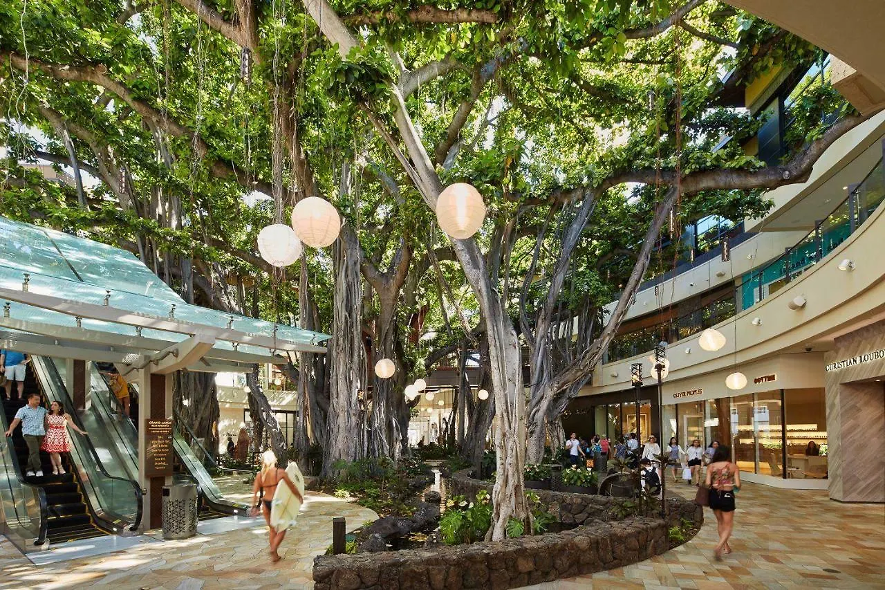 Heart Of Waikiki,1Bdrm,Free Parking, Wifi,No Resort Fees,Youtube,Netflix ! Honolulu Holiday home