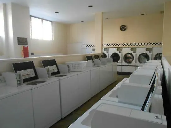 Holiday home Heart Of Waikiki,1Bdrm,Free Parking, Wifi,No Resort Fees,Youtube,Netflix ! Honolulu