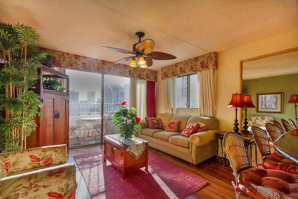 Heart Of Waikiki,1Bdrm,Free Parking, Wifi,No Resort Fees,Youtube,Netflix ! Honolulu Holiday home