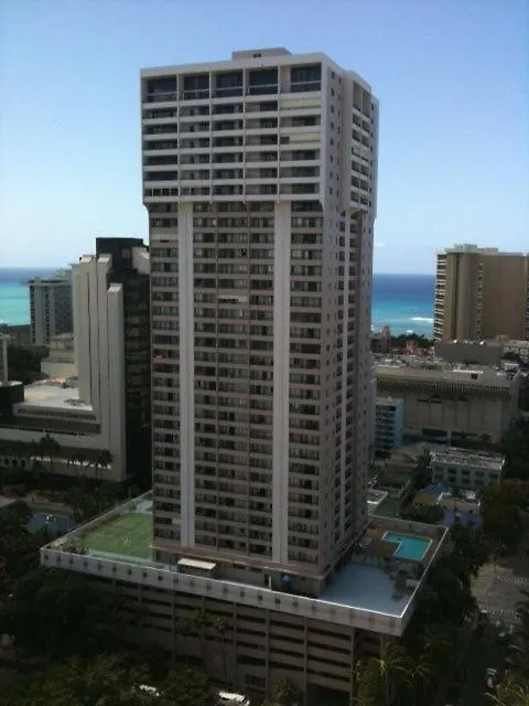 Heart Of Waikiki,1Bdrm,Free Parking, Wifi,No Resort Fees,Youtube,Netflix ! Honolulu Holiday home