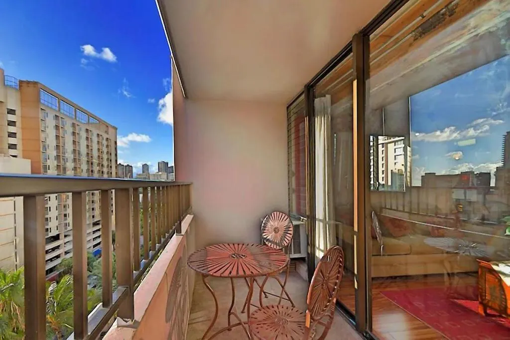 Heart Of Waikiki,1Bdrm,Free Parking, Wifi,No Resort Fees,Youtube,Netflix ! Honolulu 0*,