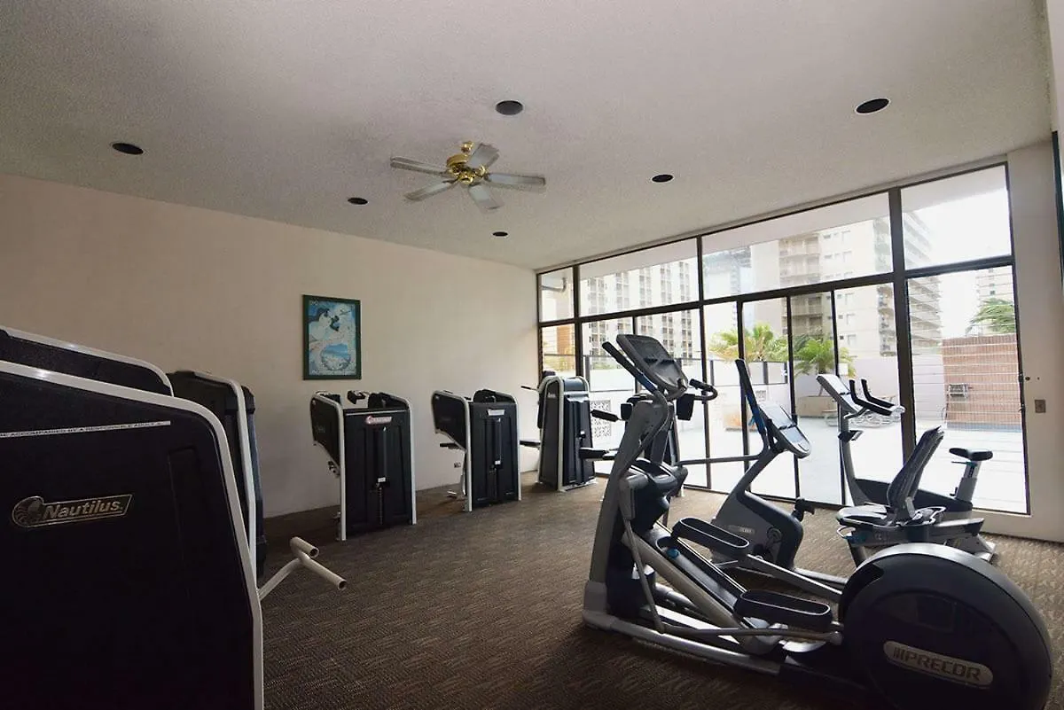 Heart Of Waikiki,1Bdrm,Free Parking, Wifi,No Resort Fees,Youtube,Netflix ! Honolulu Hébergement de vacances